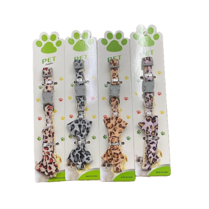 Collar regulable con moño animal print